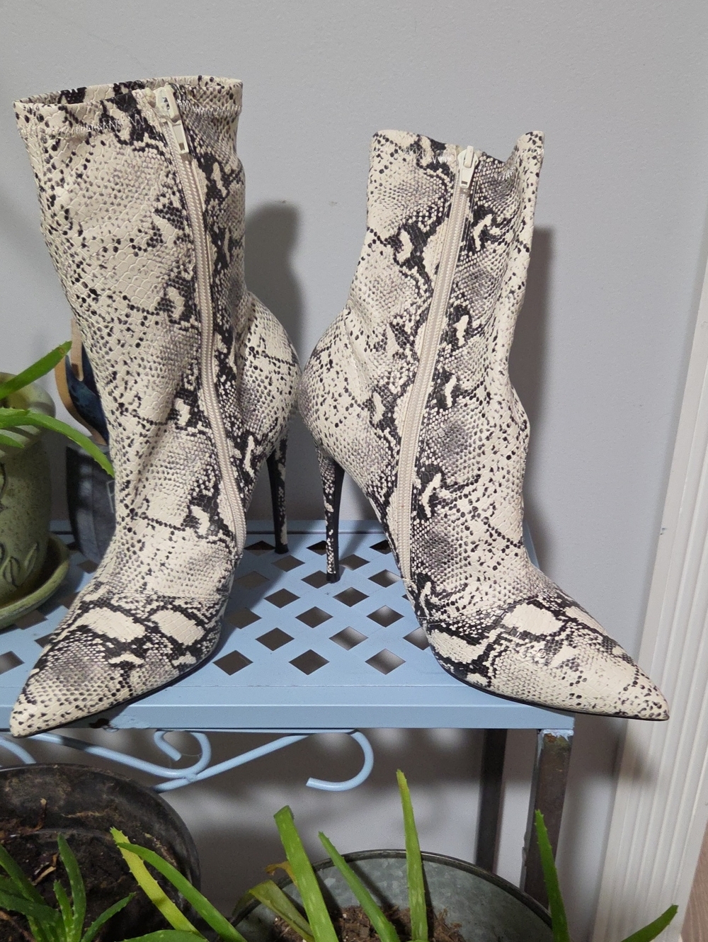 Steve Madden 9 Faux Snake Boots - Picture 3 of 6